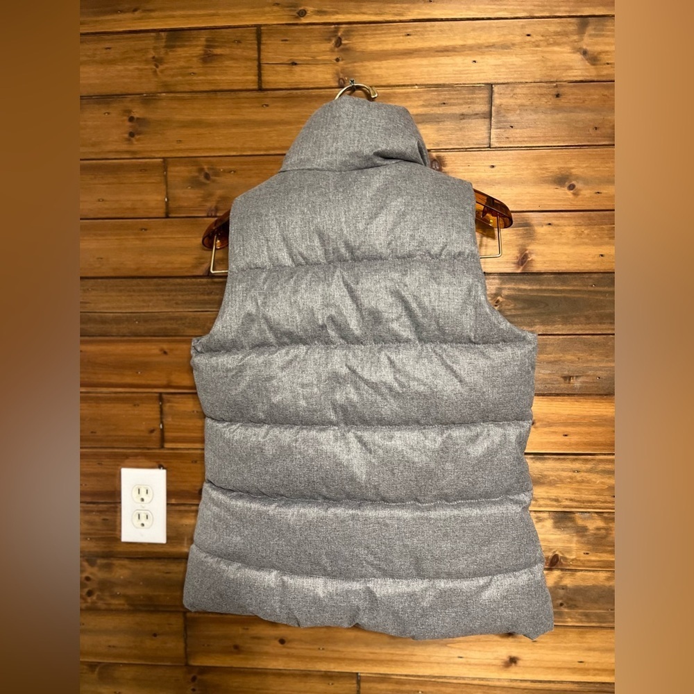 Old Navy gray puffer vest size XS EUC - Picture 3 of 7